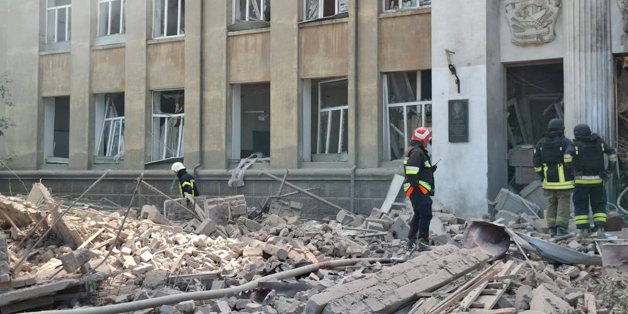 Чемпіон України з боксу отримав травми в результаті ракетного обстрілу, здійсненого Росією, по навчальному закладу в Білгород-Дністровському.