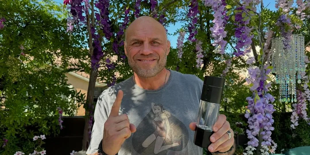 Легендарний боєць UFC потрапив у серйозну ДТП і був терміново доставлений до лікарні за допомогою гелікоптера.