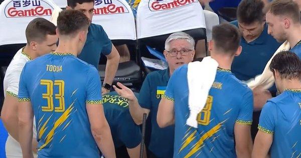 Україна несподівано зазнала поразки від своїх партнерів з Росії в рамках волейбольної Ліги націй, і тепер шанси на вихід у плей-офф залежать від фінального туру.