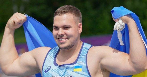 Кохан мав усі шанси стати професійним футболістом - він був перспективним гравцем у запорізькому клубі Металург.