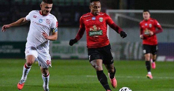 Основні події 8 листопада: вирішальний гол Циганкова, несподівана перемога Карпат над Кривбасом, а також захоплююча битва між МЮ та Тоттенхемом.