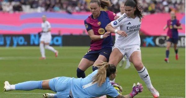 Барселона завдала поразки Реалу, збільшивши свою перевагу до 7 очок – чудова гра польської форвардки та шоу з анульованими голами.