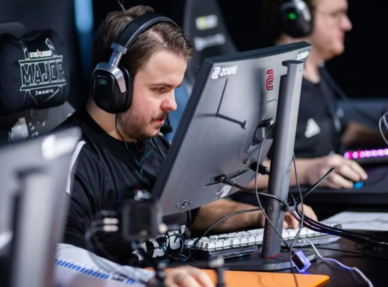 Кіберклуб Зінченка отримав важку поразку та опинився на межі вибуття з мейджору у Будапешті - Футбол24.