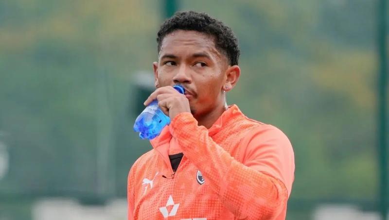 Вінгер Шахтаря продовжує отримувати пропозиції щодо трансферу – його можуть підписати конкуренти з Динамо, повідомляє Футбол24.