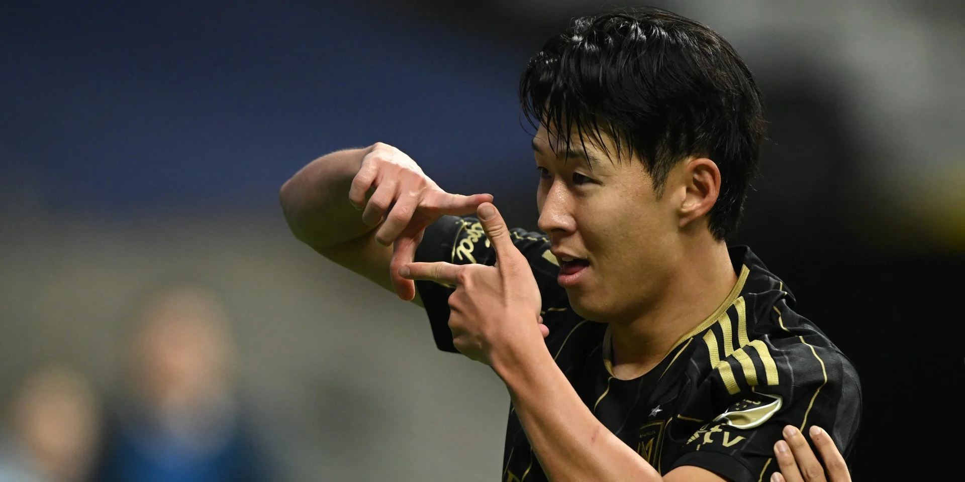 Фальшива вагітність за 200 тисяч доларів. Жінка, яка шантажувала одного з найвідоміших футболістів Азії, була засуджена до чотирьох років позбавлення волі.