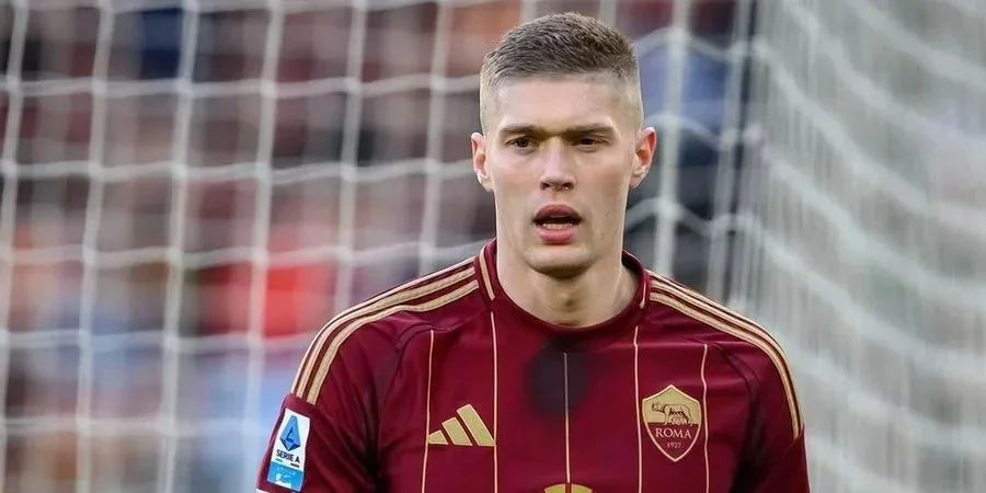 Рома виставила українського нападника Довбика на трансфер трьом англійським клубам, повідомляють ЗМІ.