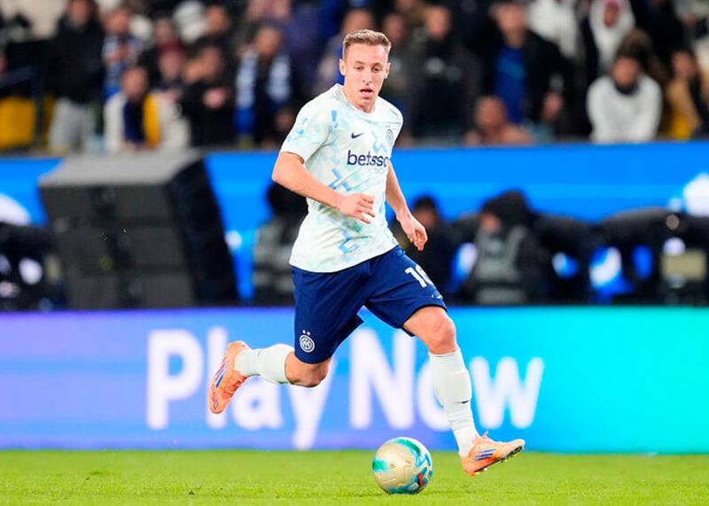 Інтер і Ювентус почали обговорення можливого переходу півзахисника.