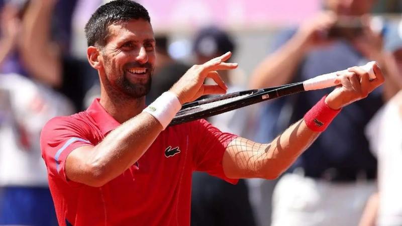 Джоковіч увійшов в історію як перший спортсмен, який отримав приз Globe Sports Award, і цю нагороду йому вручив Роналду - Футбол24.