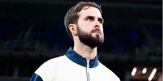 Завдав шкоди своїй репутації під час перебування в Росії. Колишній гравець Барселони та Ювентуса оголосив про закінчення професійної кар'єри.