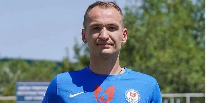 Колишній гравець національної збірної України підписав контракт з клубом, у якому грають двоє російських футболістів.