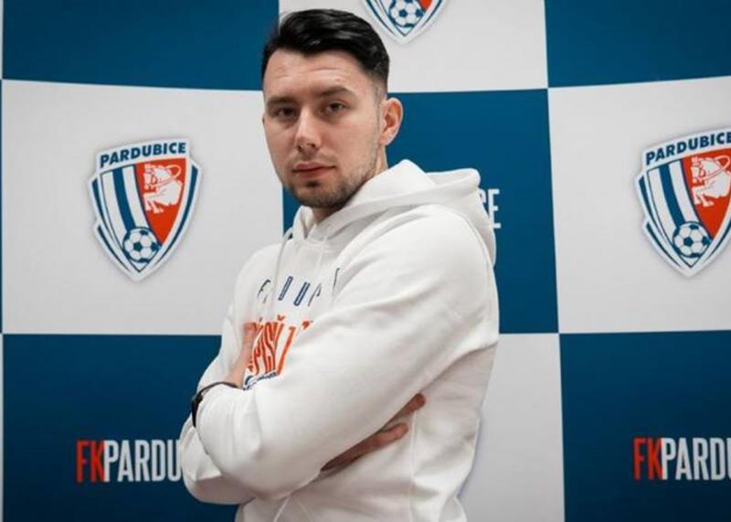 Львівський футбольний клуб Рух відпустив захисника Слюбика до Чехії.