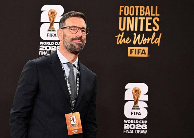 Куману в національній команді Нідерландів призначили асистентом ван Ністелроя.