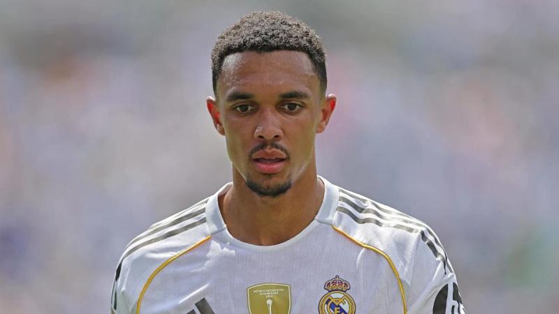 Александер-Арнольд висловив своє розчарування з приводу ситуації в Реалі, зазначаючи, що напруга в командному роздягальні зростає - Футбол24.