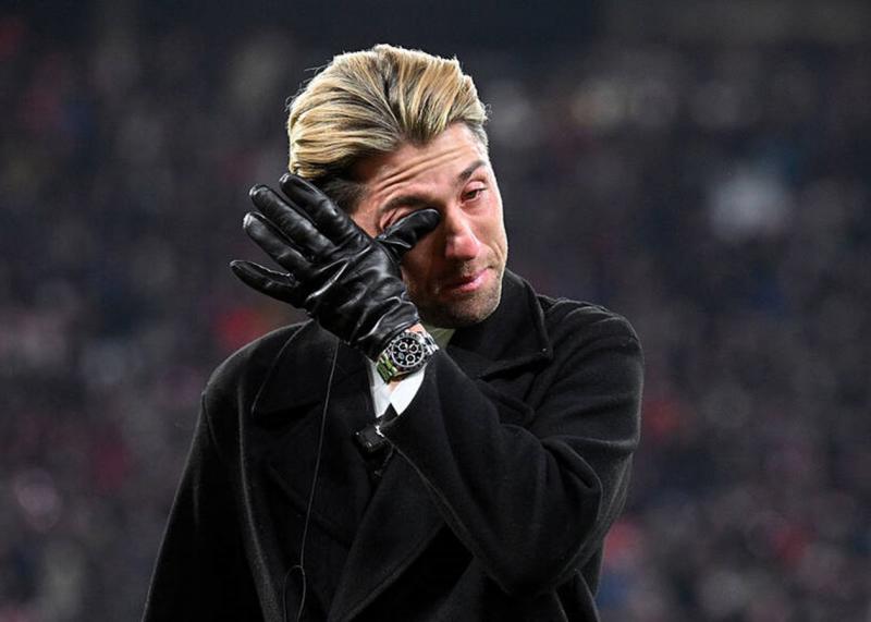 Гравець Лейпцига попрощався з фанатами, піднявши келих пива.