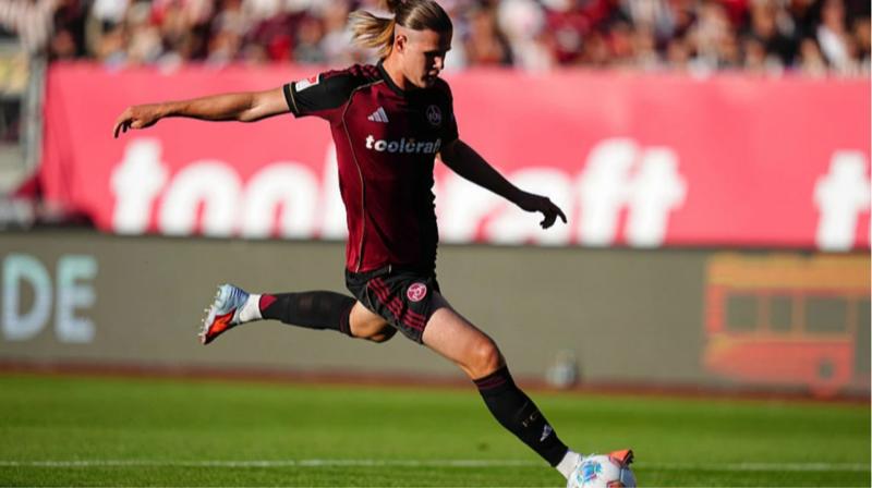 Форвард молодіжної збірної України Степанов має намір залишити свій німецький клуб, повідомляють джерела.