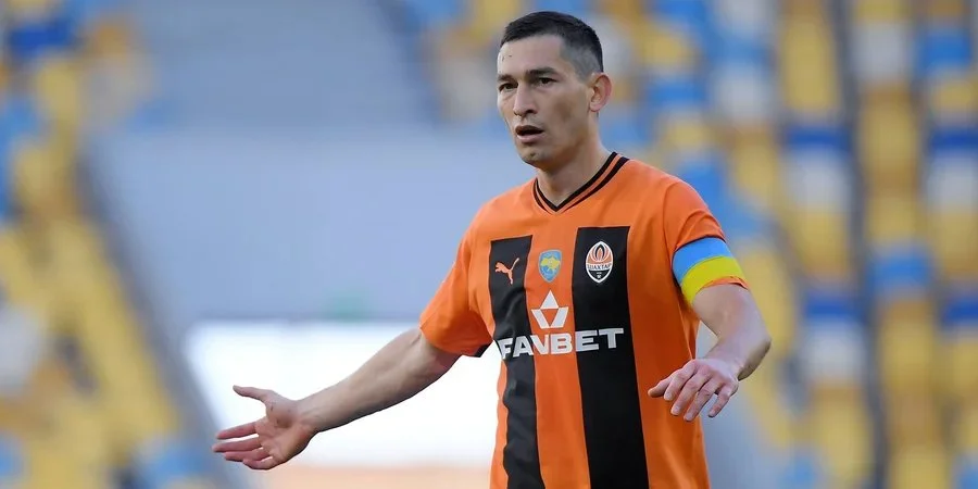 У 36 років він мешкав у маленькій однокімнатній квартирі разом з матір'ю. Екс-капітан 