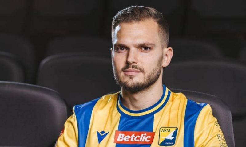 Вихованець Дніпра підписав контракт з європейським клубом, який наразі займає перше місце в чемпіонаті - Футбол24.