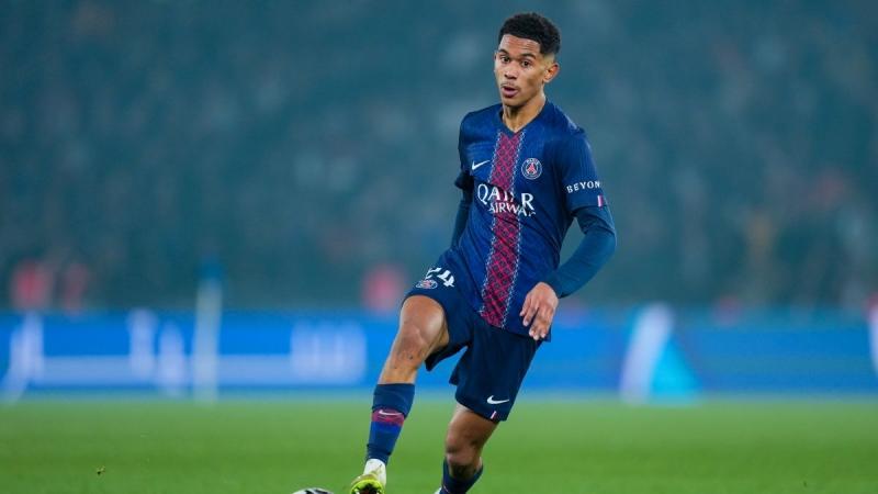 Арсенал і Манчестер Сіті вступлять у конкурентну боротьбу за футболіста ПСЖ, який вирішив не підписувати новий контракт. Парижани, у свою чергу, оцінюють свого гравця у 60 мільйонів євро. - Футбол24