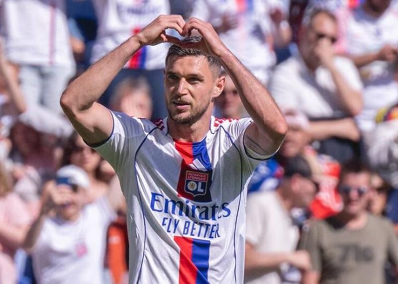 Яремчук удвічі переграв Осера.