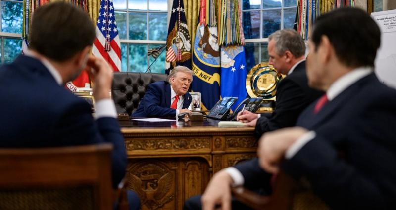Бесіда Трампа з Путіним - зображення з офісу президента США, 18 серпня 2025 року - Спортивні новини 24.