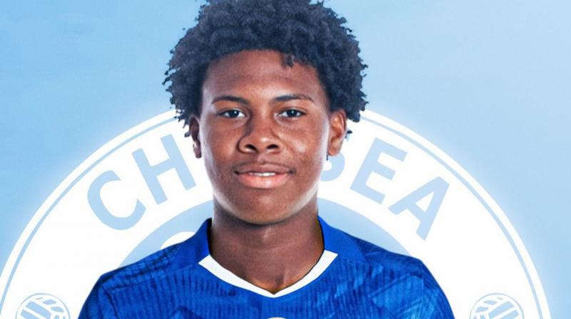 Челсі укладе контракт з 16-річним захисником з Еквадору.