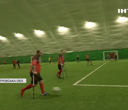 У Кривому Розі ветерани, що пересуваються на милицях, активно готуються до участі в 