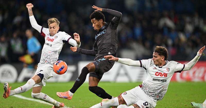 Наполі здобув перемогу над Кальярі в напруженій серії пенальті, що дозволило команді пробитися до чвертьфіналу Кубка Італії - Спорт bigmir)net.