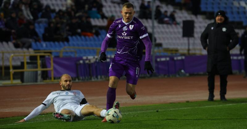 ЛНЗ святкує перемогу над Зорею з рахунком 2:0 в рамках 16-го туру Української Прем'єр-ліги - Спорт bigmir)net.