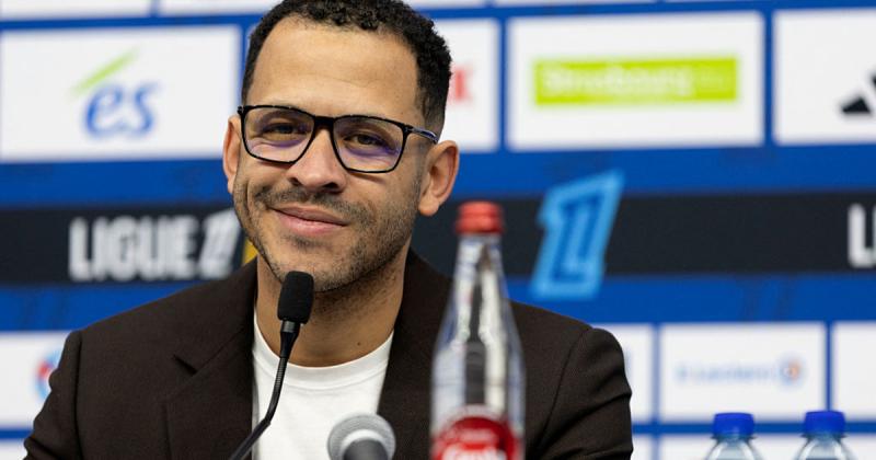 Ліам Росеньйор, новопризначений головний тренер Челсі, запевняє, що команда демонструватиме динамічний та атакуючий стиль гри - Спорт bigmir)net.