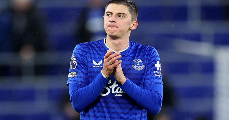 Німецькі футбольні клуби активно зацікавлені в українському захиснику Віталію Миколенку, який виступає за Евертон - повідомляє Спорт bigmir)net.