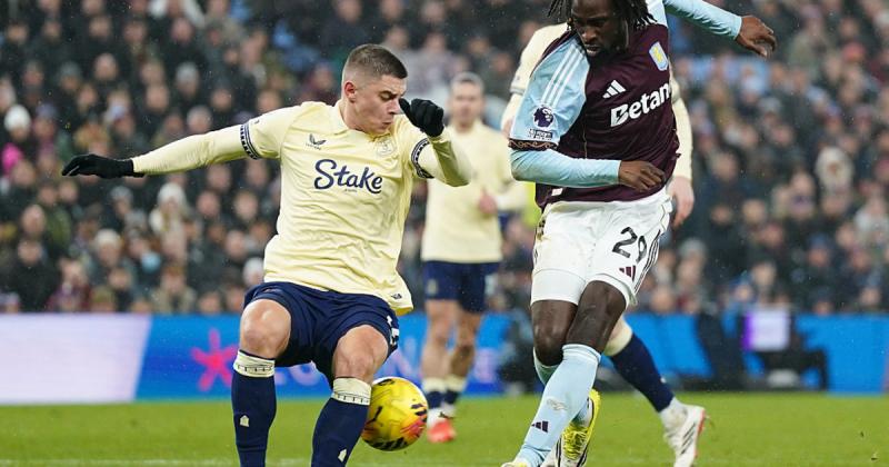 Евертон здобуває перемогу над Астон Віллою: єдиний м'яч у зустрічі забиває Баррі - Спорт bigmir)net