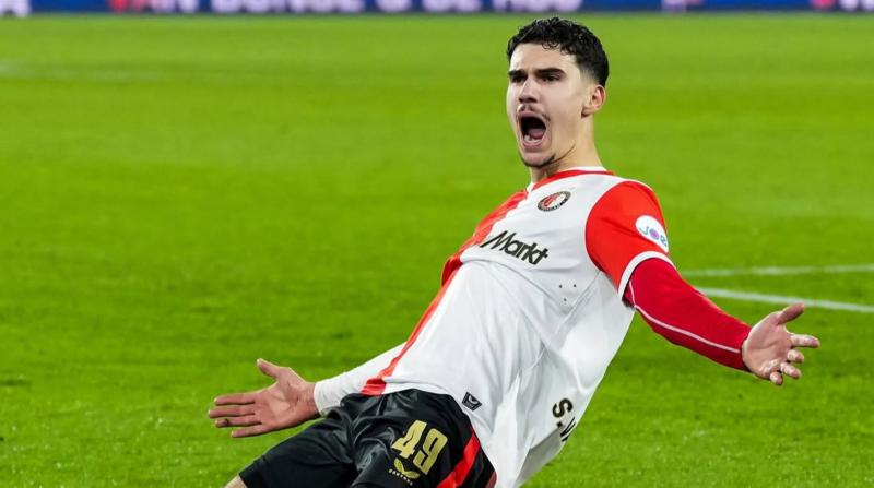 Син Робіна ван Персі вразив усіх чудовим дублем у складі Феєнорда, викликавши сльози радості у легендарного батька.