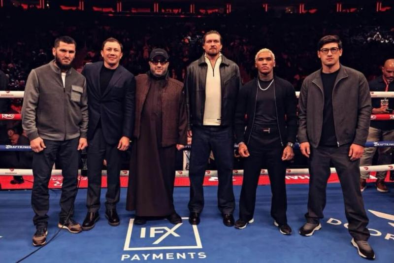 Олександр Усик сфотографувався разом із російськими боксерами Біволом та Бетербієвим.