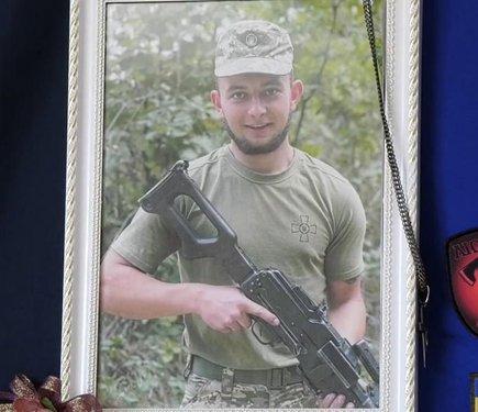 Після повернення з-за кордону на передову: 18-річний солдат загинув, рятуючи своїх товаришів по зброї.