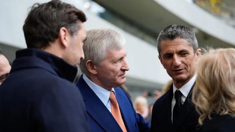 Рінат Ахметов, президент футбольного клубу Шахтар, відвідав прощальну церемонію з Луческу - відеозапис.