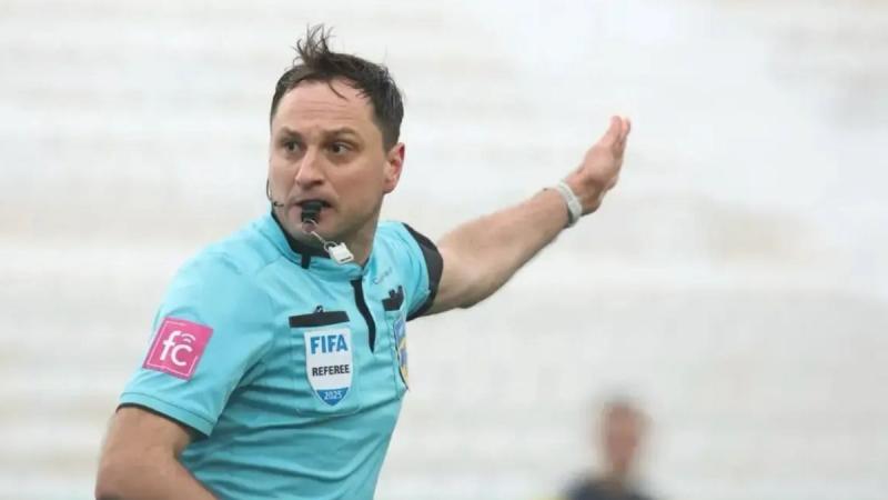 Колишній арбітр ФІФА вказав на помилку Балакіна під час суперечливого поєдинку між Карпатами та Олександрією: 