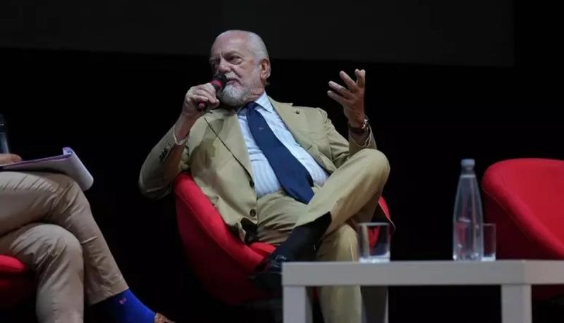 Президент клубу Наполі висловив звинувачення на адресу УЄФА та ФІФА, стверджуючи, що 