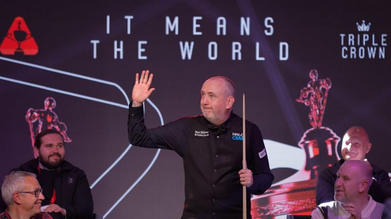 Триразовий чемпіон світу виходить на поєдинок під звуки пісні, що розповідає про вбивство дівчини. Для його батьківщини це є чимось на кшталт 