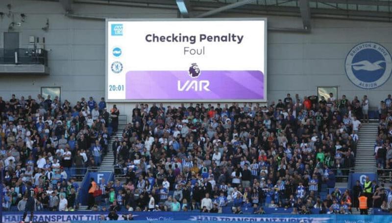 АПЛ не планує вносити зміни до правил використання VAR у наступному сезоні - відомо, які ситуації не підлягатимуть аналізу - Футбол24.