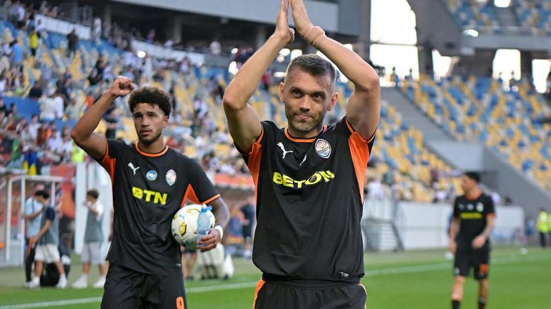 Караваєв розпочав свою кар'єру у 