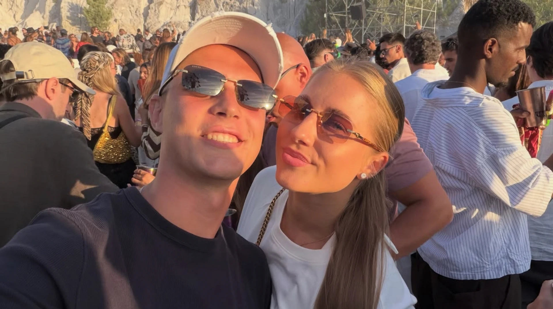 Насолоджуюсь життям, про яке завжди мріяв: Судаков поділився зворушливими моментами з дружиною та донькою.